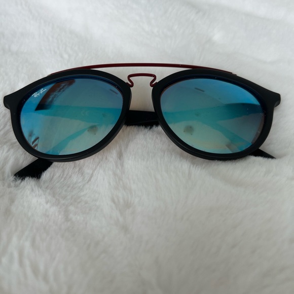 Ray Ban 4257 Gatsby Sunglasses in Red/Black - Picture 2 of 7